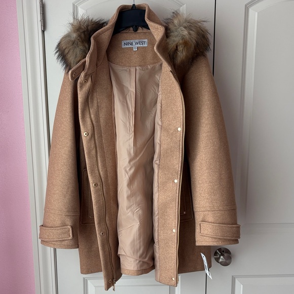 Nine West Tan Coat with Faux Fur Hood Size XXL - Picture 3 of 15